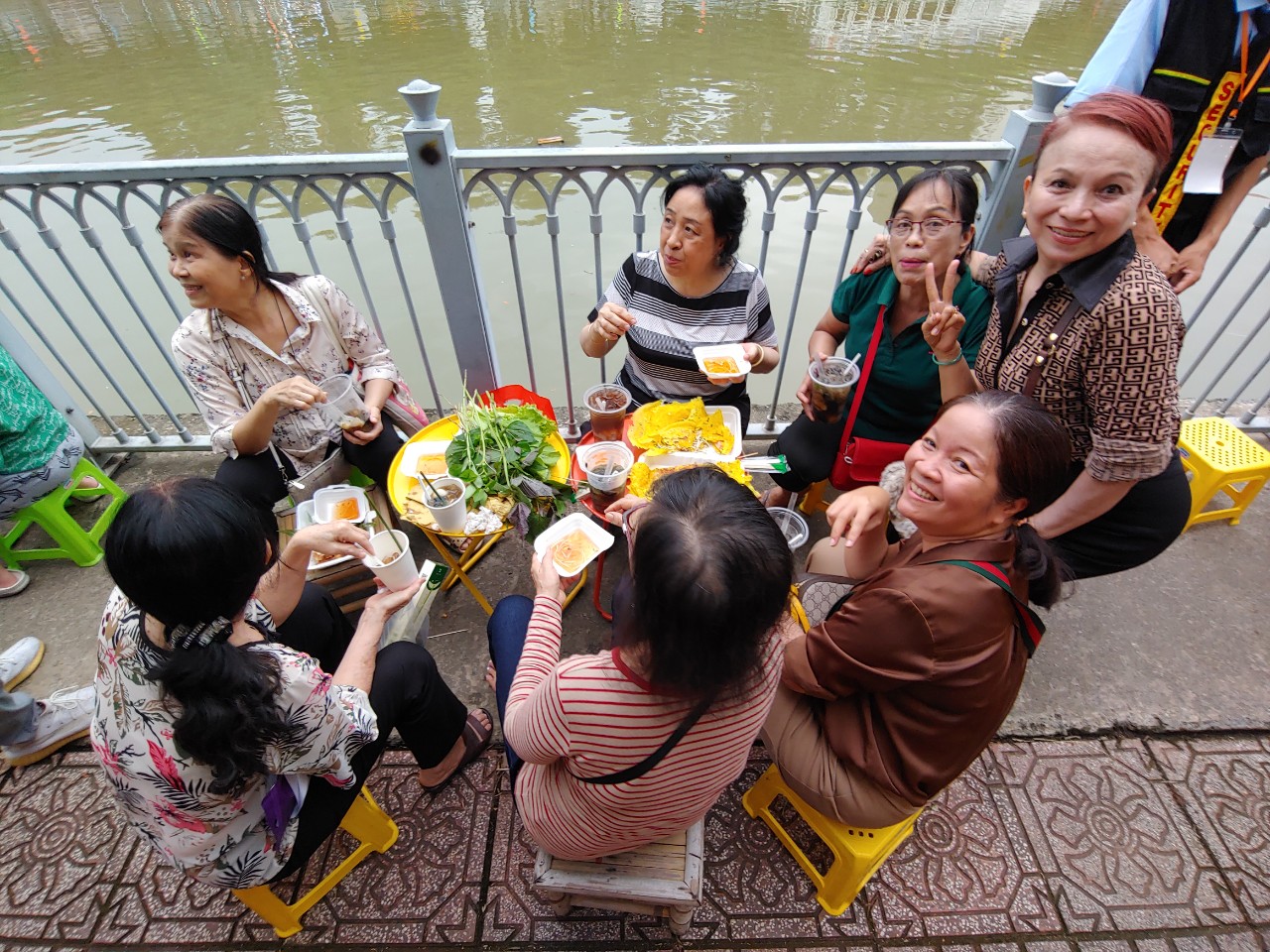 Đặc sản các vùng miền quy tụ tại kênh Nhiêu Lộc - Thị Nghè - Ảnh 3.