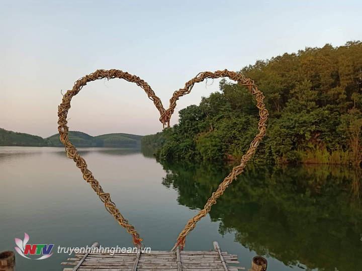 Vùng đảo này ở Nghệ An không ở ngoài biển mà ở miền núi, đẹp như mơ, người ta đang lên xem - Ảnh 6.