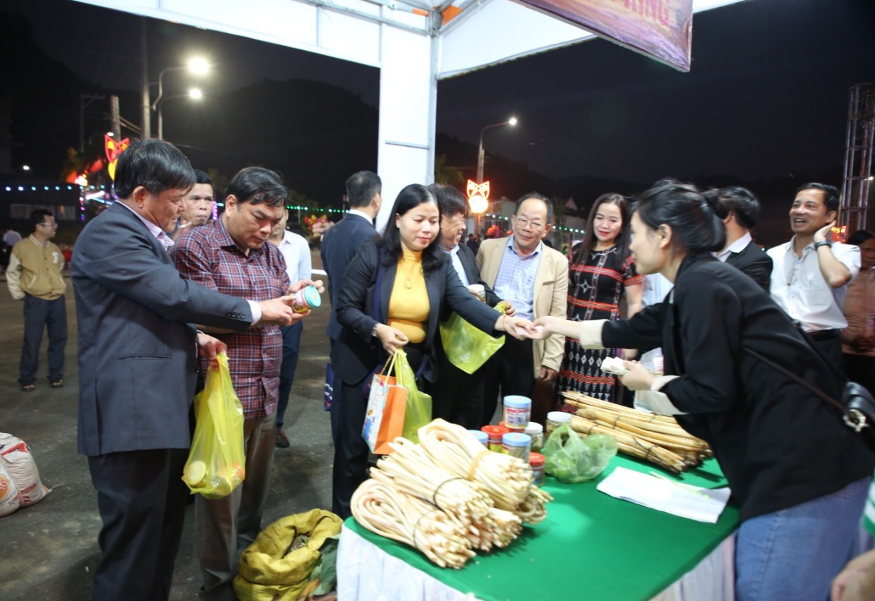 Nam Giang nâng cao giá trị và phát triển sản phẩm OCOP theo hướng bền vững - Ảnh 1.
