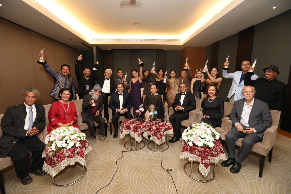 Phim &quot;Đêm tối rực rỡ&quot; nhận giải tại LHP ASEAN - AIFFA 2023, Bi Rain được giải thưởng danh dự - Ảnh 5.