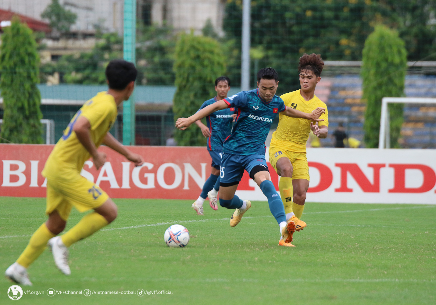 “Công Phượng đệ nhị&quot; thi đấu ấn tượng trong trận đấu tập với U21 Hà Nội - Ảnh 1.