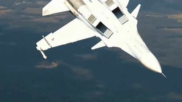 Tiêm kích Su-30SM Nga chặn UAV MQ-9 Mỹ trên Biển Đen - Ảnh 16.