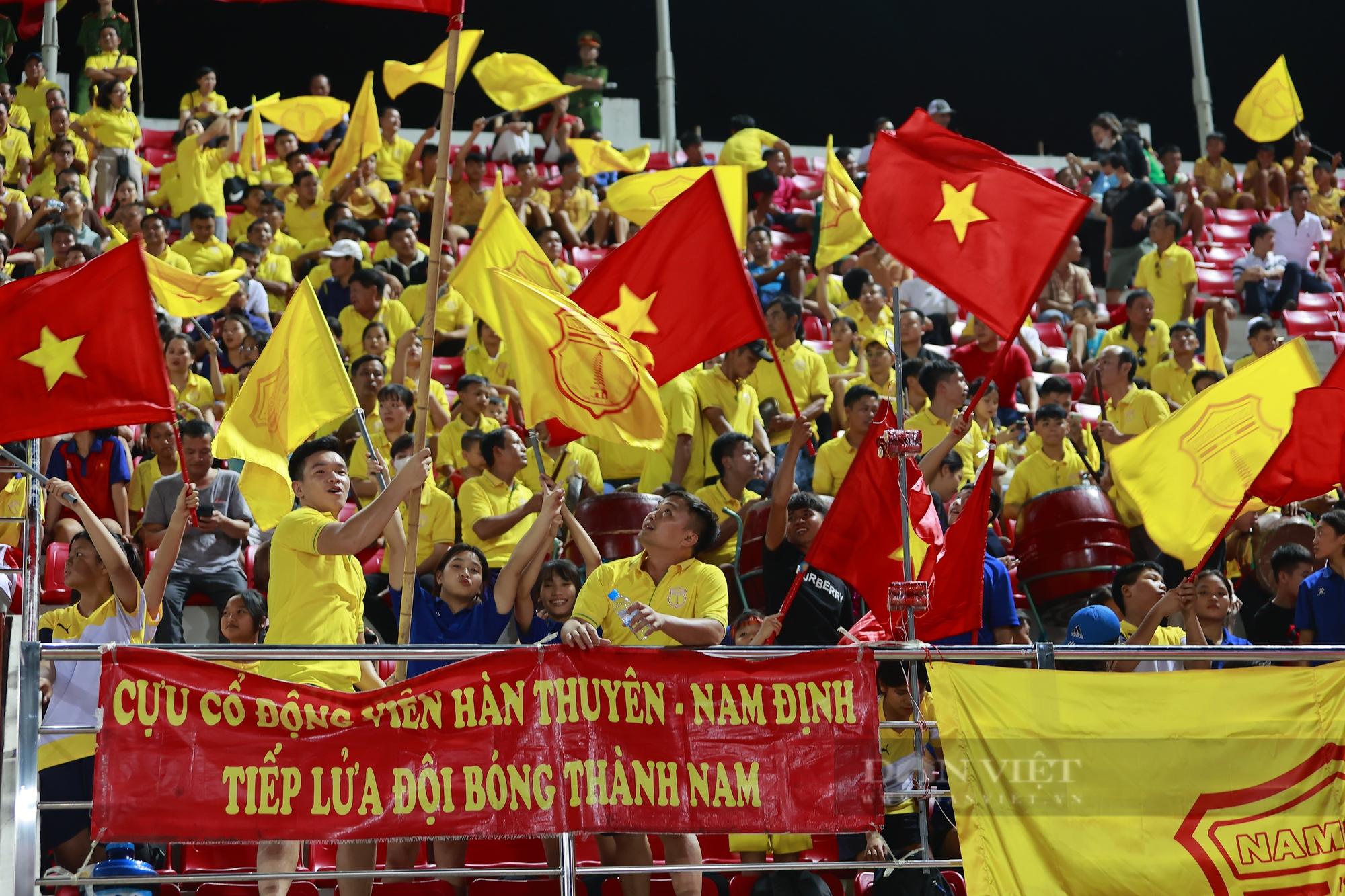 CĐV Nam Định: &quot;Chúng tôi vẫn đến sân vì tình yêu bóng đá&quot; - Ảnh 6.