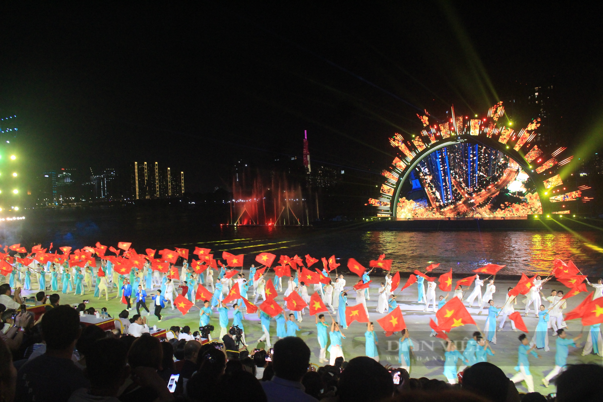Mãn nhãn đêm nghệ thuật Dòng sông kể chuyện, 700 diễn viên biểu diễn trên sông Sài Gòn - Ảnh 11.