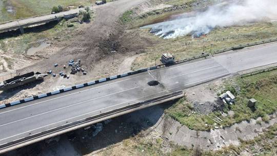 Cầu ở Crimea bị hư hại trong cuộc tấn công bóng tối của Ukraine - Ảnh 1.