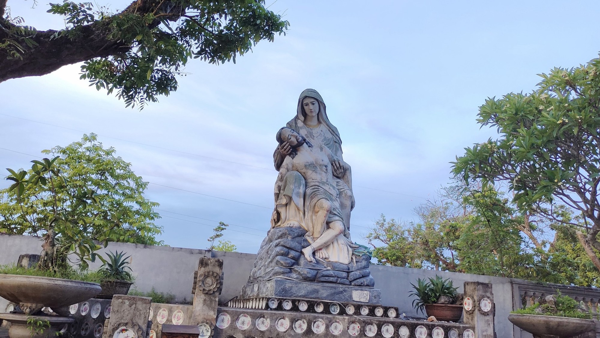 Thánh đường hơn 100 tuổi ở Ninh Bình, kiệt tác tôn giáo ai đi qua cũng phải trầm trồ  - Ảnh 6.