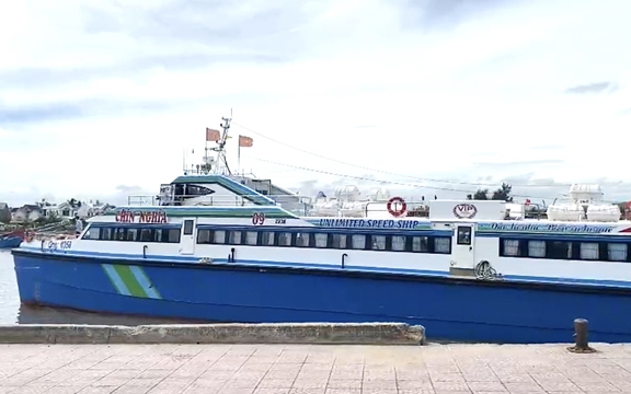 Cạnh tranh tàu khách Sa Kỳ - Lý Sơn: Tàu 139–286 ghế, nhiều lượt xuất bến chỉ có 5-7 khách 