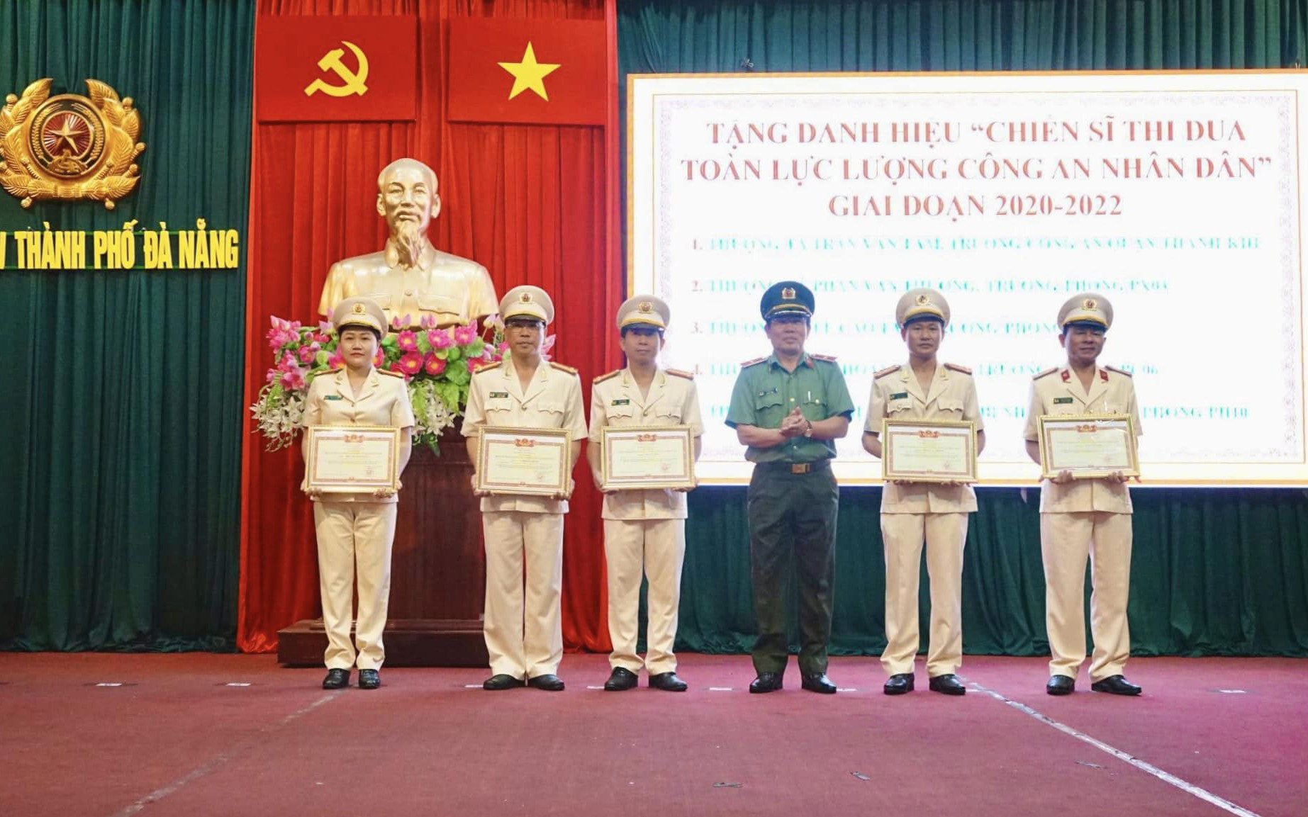 Bộ trưởng Tô Lâm tặng Bằng khen, danh hiệu Chiến sĩ thi đua cho nhiều cá nhân, tập thể của Công an Đà Nẵng