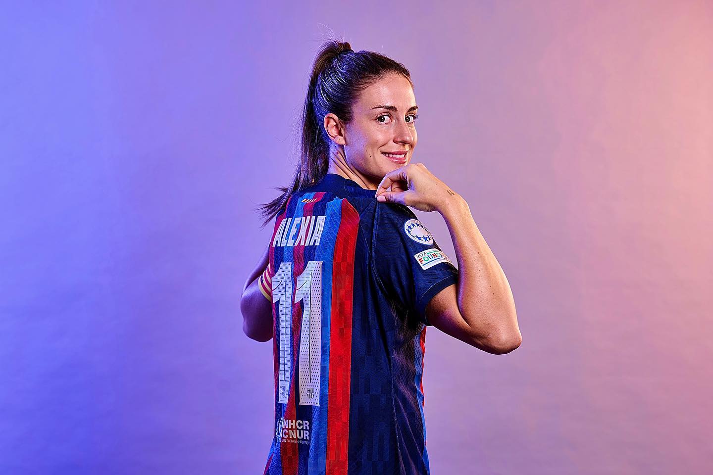Ngắm nhan sắc nữ tiền vệ xinh đẹp và xuất sắc nhất của ĐT Tây Ban Nha - Ảnh 13.
