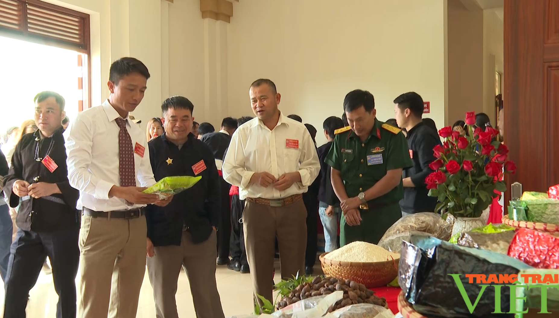 Nông dân huyện Tam Đường ở Lai Châu đối thoại trực tiếp với chính quyền và Chủ tịch UBND huyện - Ảnh 6.