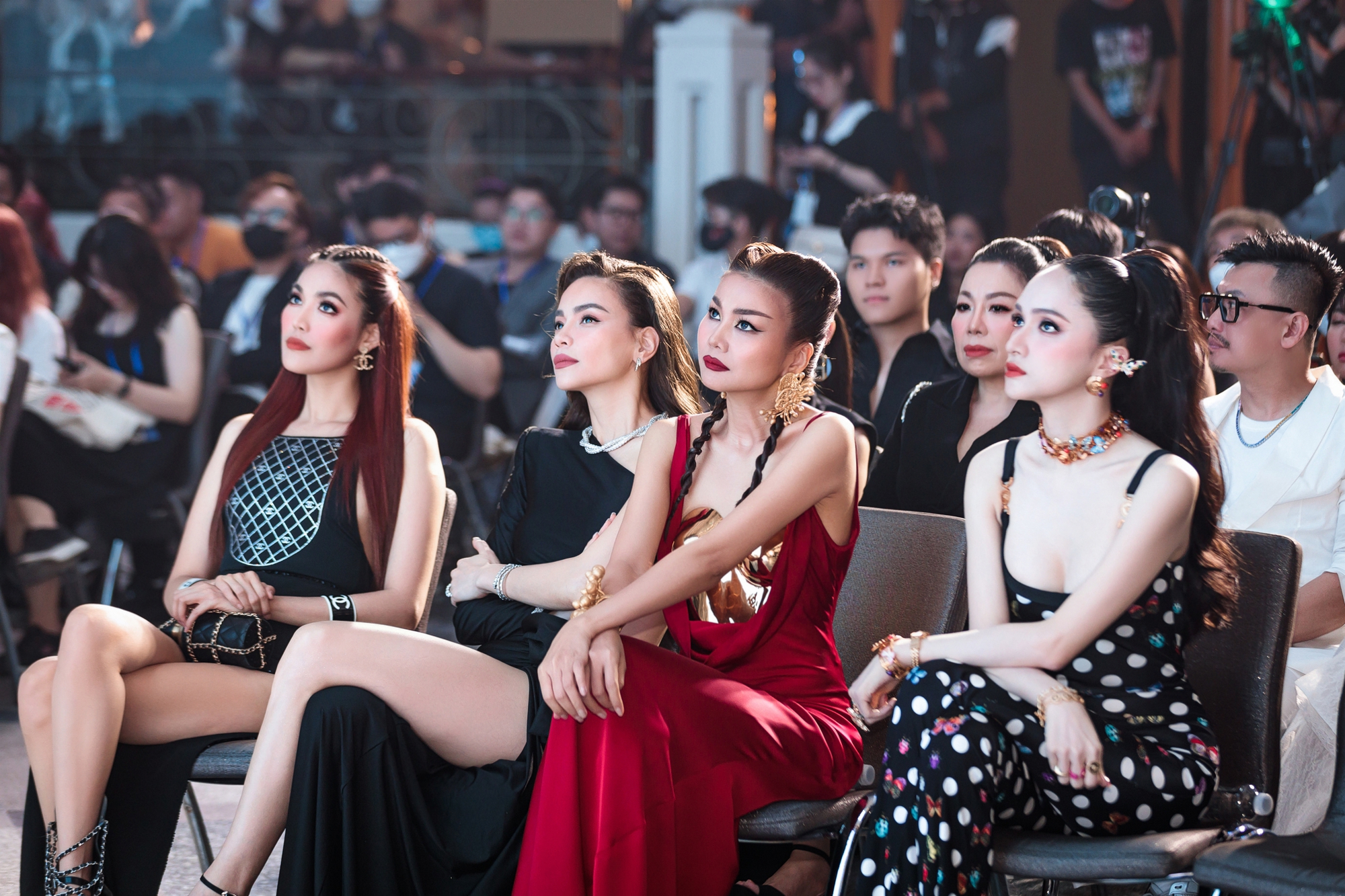 Hồ Ngọc Hà, Thanh Hằng, Hương Giang và Lan Khuê hóa nữ thần trong buổi ra mắt cuộc thi người mẫu - Ảnh 3.