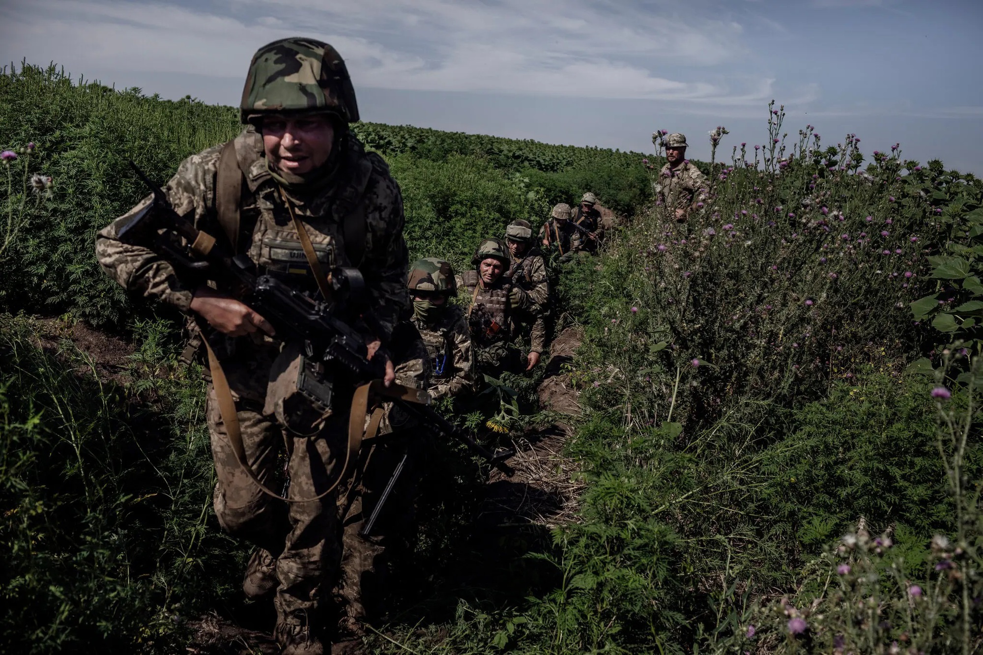 Đội quân lính thủy đánh bộ Ukraine bền bỉ chiến đấu với quân Nga bất chấp thương vong nặng nề - Ảnh 1.