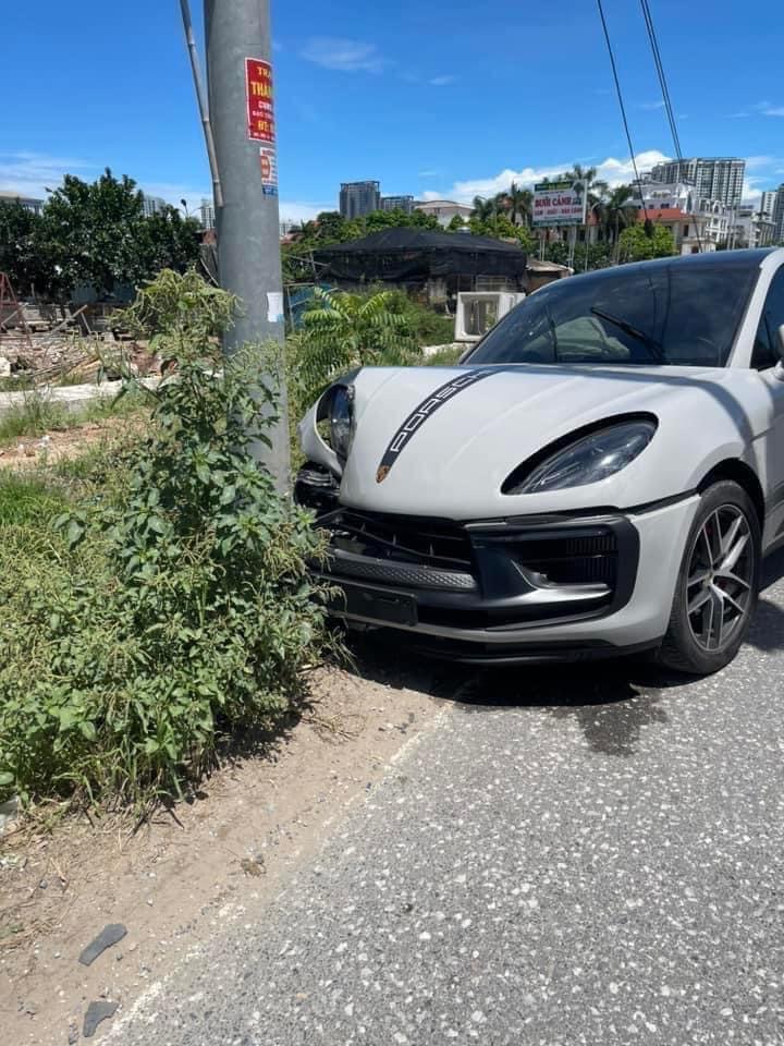 Xe Porsche của cầu thủ Vũ Văn Thanh gặp tai nạn tại Hưng Yên - Ảnh 1.