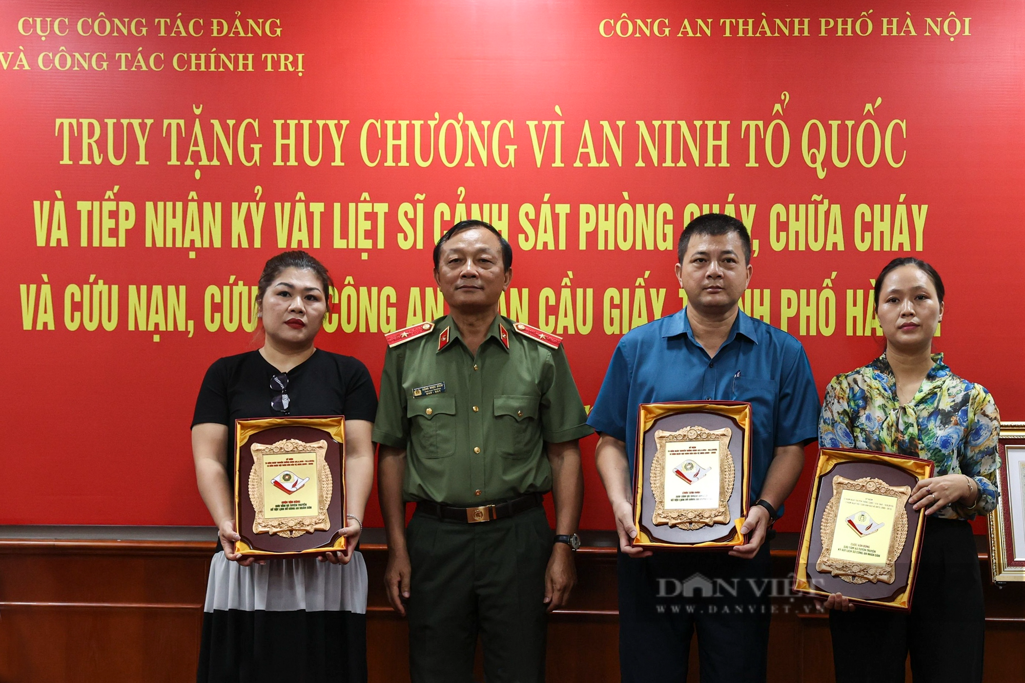Nhìn lại những kỷ vật của 3 liệt sĩ Cảnh sát PCCC hy sinh trong vụ cháy quán Karaoke tại Hà Nội - Ảnh 1.