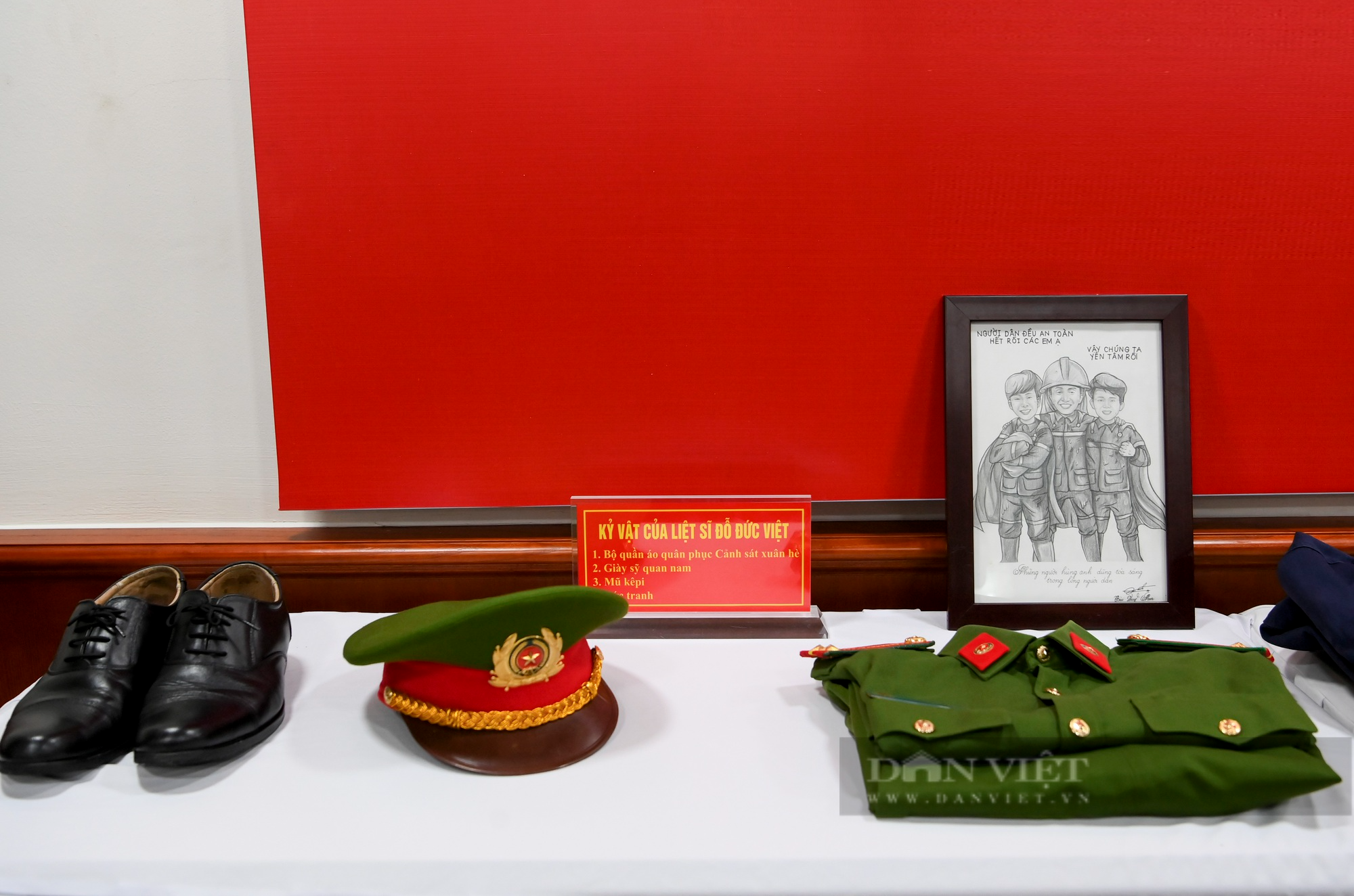 Nhìn lại những kỷ vật của 3 liệt sĩ Cảnh sát PCCC hy sinh trong vụ cháy quán Karaoke tại Hà Nội - Ảnh 2.