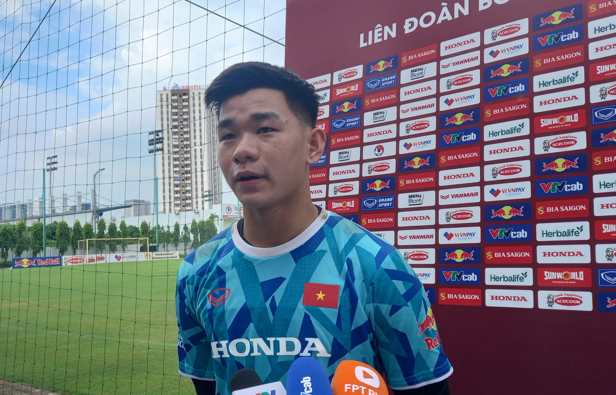Tuyển thủ U23 Việt Nam Nguyễn Văn Việt: Từ tiền đạo tới... thủ môn và ước mơ World Cup! - Ảnh 1.