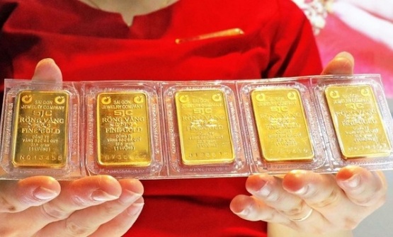 Vàng miếng SJC bất động dù thế giới giảm sâu, tỷ giá Vietcombank vọt lên 23.910 đồng/USD - Ảnh 1.
