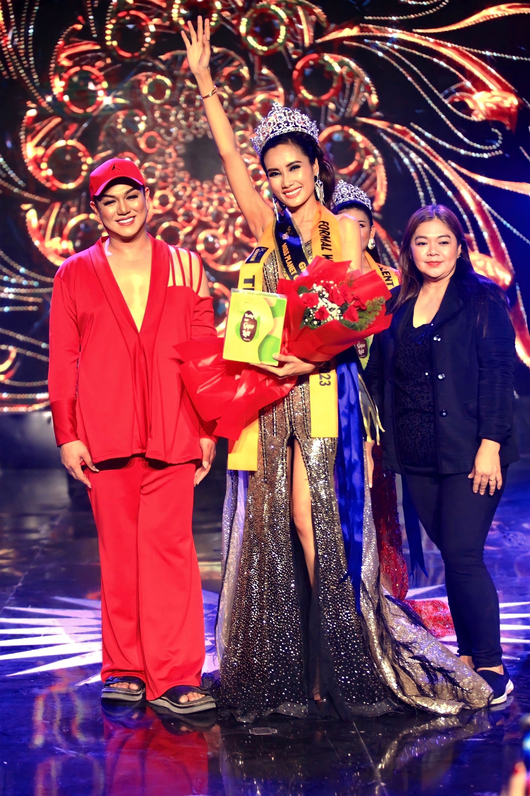 Miss Planet Glamour International Huỳnh Thi và hành trình bền bỉ chạm đến vương miện - Ảnh 1.