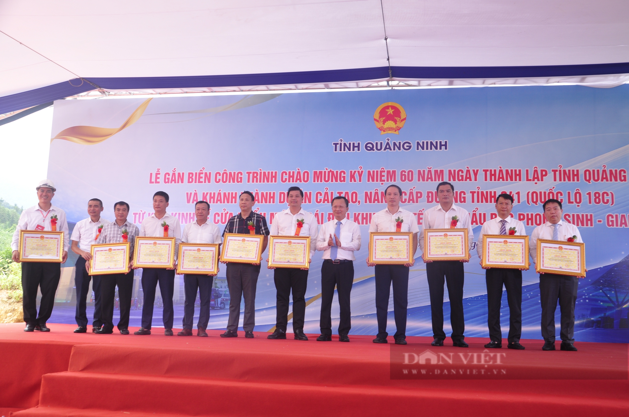 Đồng bào vùng biên Quảng Ninh phấn khởi vì đường tỉnh 341 hoàn thành nâng cấp - Ảnh 2.