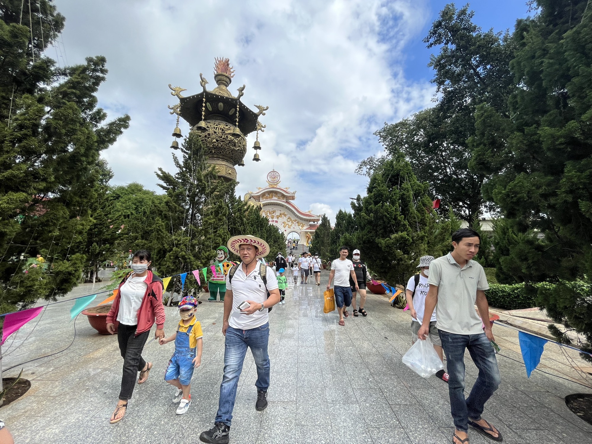 Bất ngờ nhiều quần thể sướng đùa “quốc dân” bên trên Thành Phố Sài Gòn free vé cổng lễ 2/9 - Hình ảnh 1.