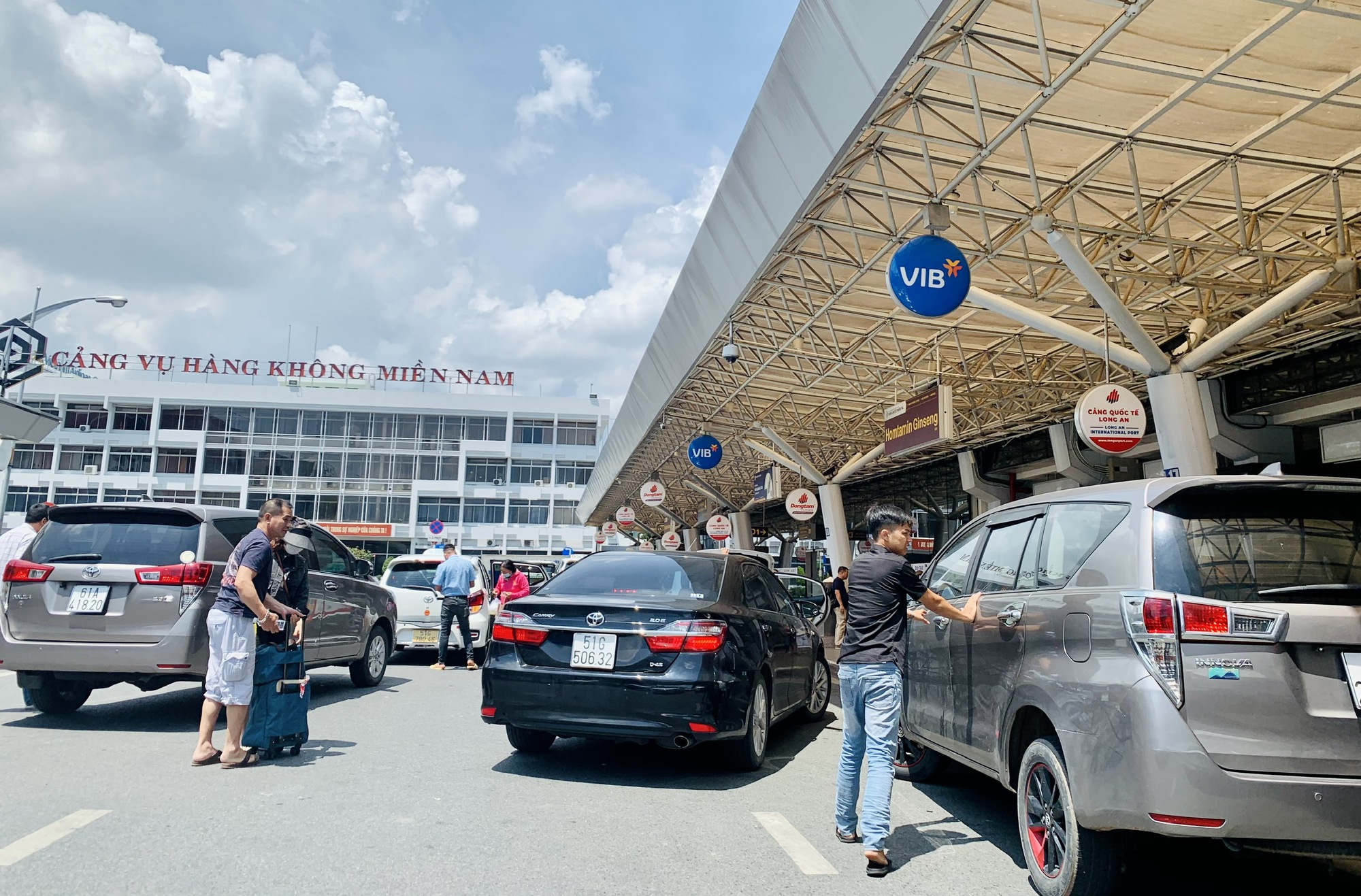 Sân bay Tân Sơn Nhất thông thoáng trong ngày đầu kỳ nghỉ lễ 2/9 - Ảnh 1.