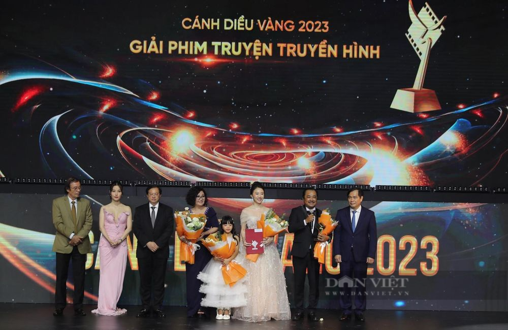 Bộ phim Tro Tàn Rực Rỡ, Mẹ Rơm đạt giải cao tại lễ vinh danh Cánh diều vàng 2023 - Ảnh 10.