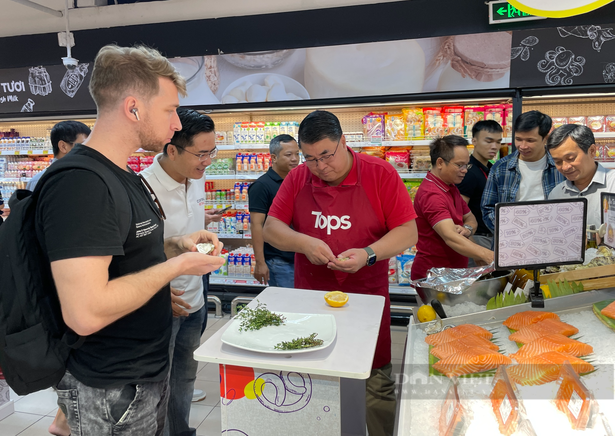 Hàu đặc sản Khánh Hòa chuẩn sashimi hiếm hoi xuất hiện tại siêu thị TP.HCM với giá sốc - Ảnh 1.