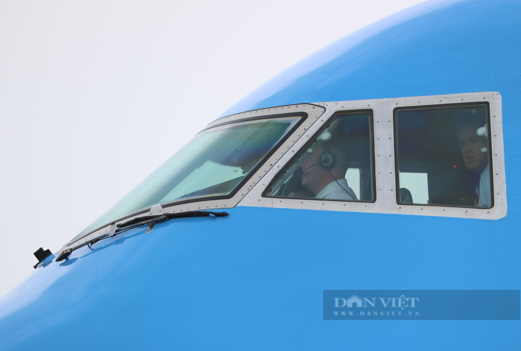 Hình ảnh Tổng thống Mỹ Joe Biden tại sân bay Nội Bài, bắt đầu chuyến thăm chính thức Việt Nam - Ảnh 2.