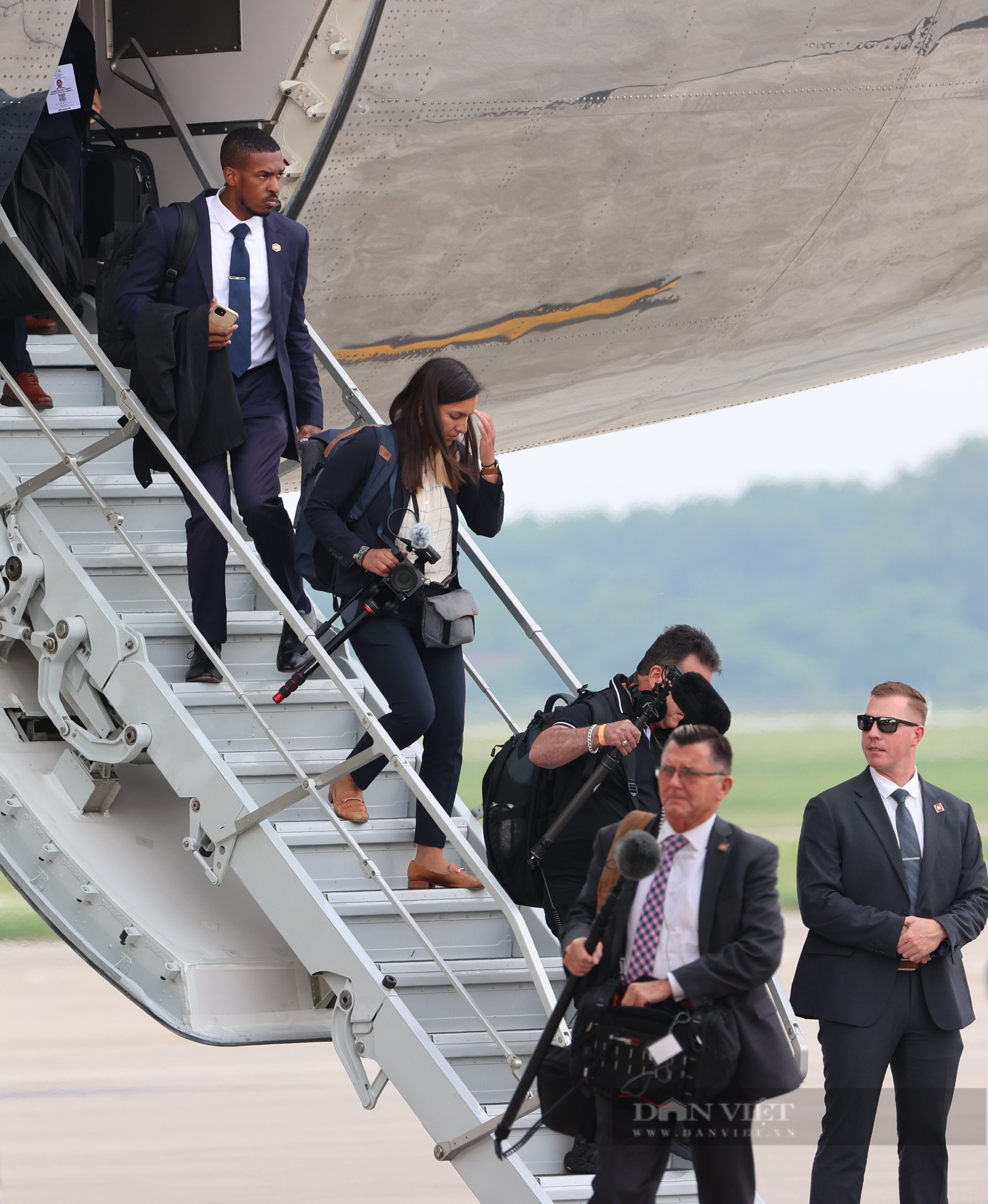 Hình ảnh Tổng thống Mỹ Joe Biden tại sân bay Nội Bài, bắt đầu chuyến thăm chính thức Việt Nam - Ảnh 8.