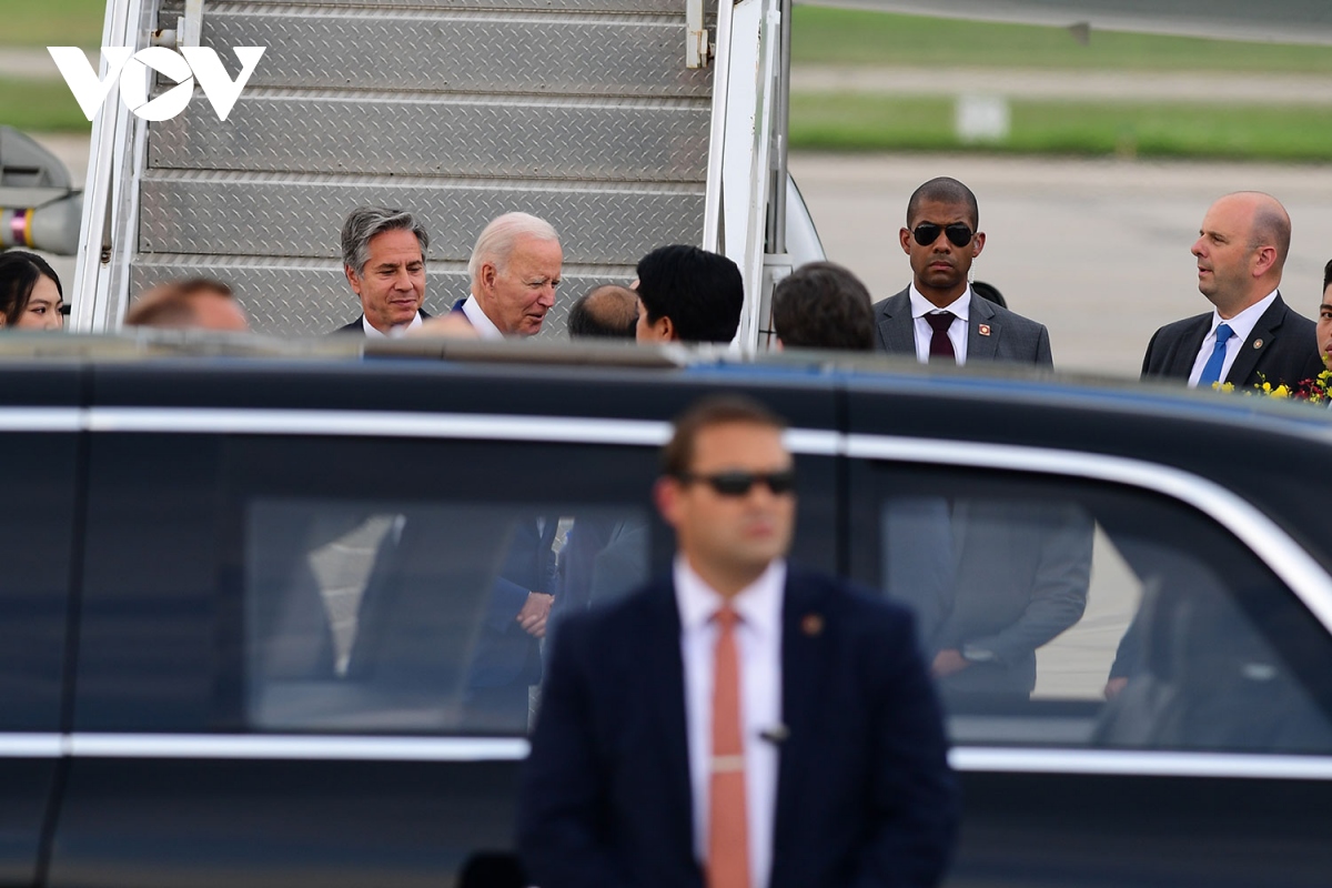 Tổng thống Joe Biden đến sân bay Nội Bài, bắt đầu chuyến thăm cấp Nhà nước Việt Nam - Ảnh 6.