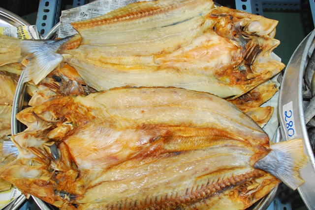 Một loài cá ngon ở Cà Mau sao lại gọi tên là cá dứa, tới mùa kéo hàng đàn tranh ăn trái mắm? - Ảnh 1.