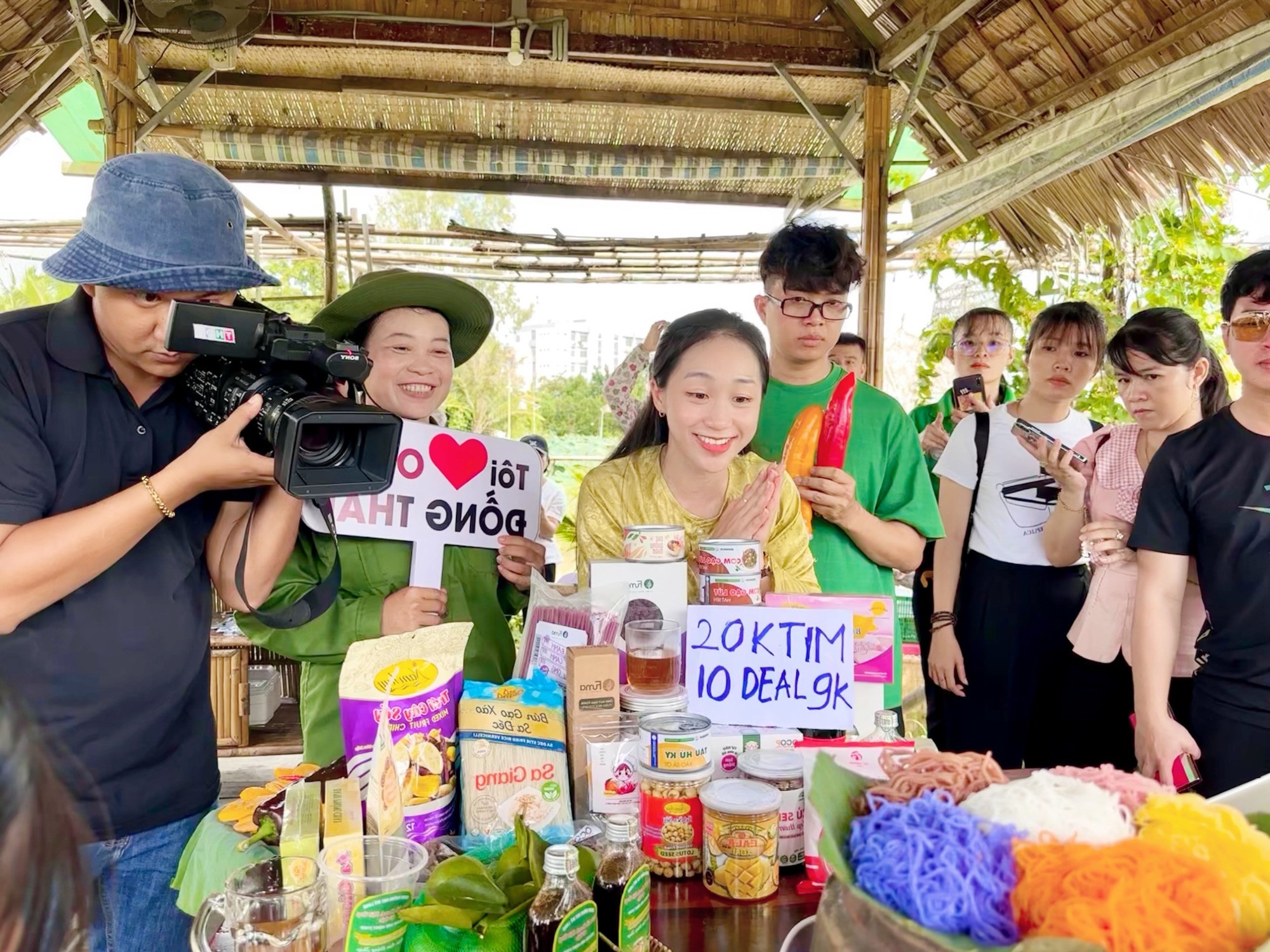 Mang 'cây xoài nhà tôi' lên nền tảng số, video của một thanh niên Đồng Tháp lên ngay top xu hướng - Ảnh 2.