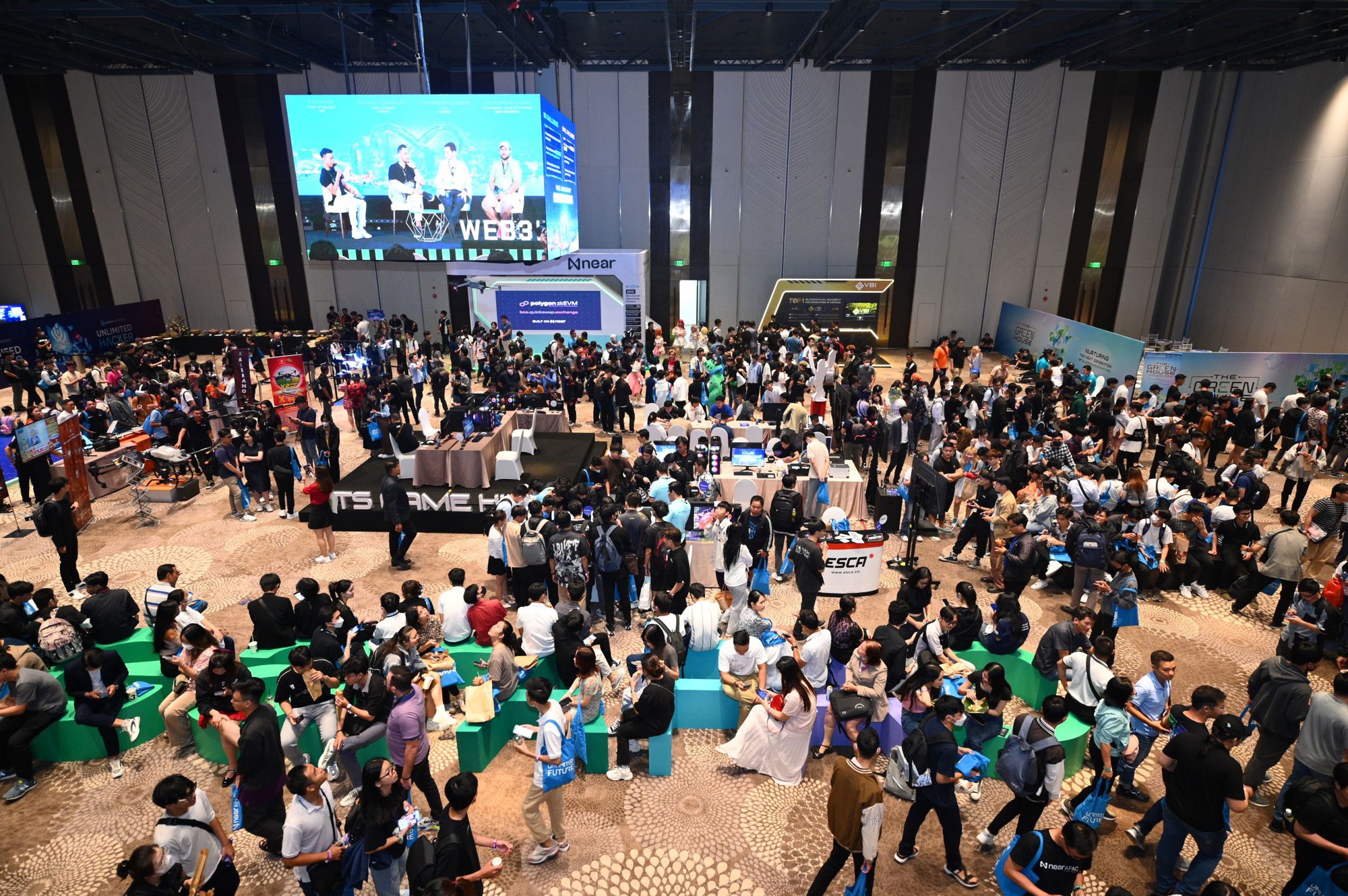 25.000 bạn trẻ tham dự triển lãm công nghệ Near APAC 2023 - Ảnh 1.