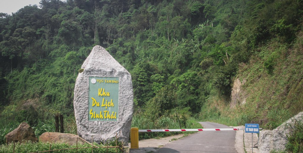 Một dãy núi dài tới 80km qua 3 tỉnh, có 3 đỉnh núi chìm trong mây, nói tên núi nghĩ ngay đến Vĩnh Phúc - Ảnh 2.