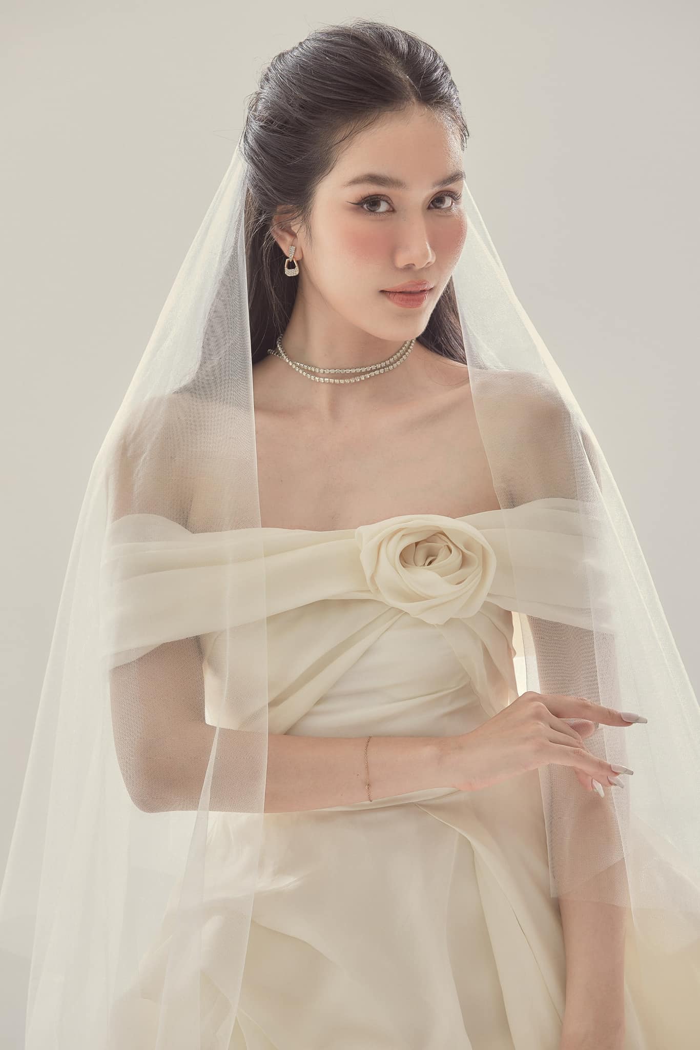 6 cô dâu xinh đẹp, lôi cuốn của showbiz Việt đợi lên xe hoa cuối năm 2023 - Ảnh 1.