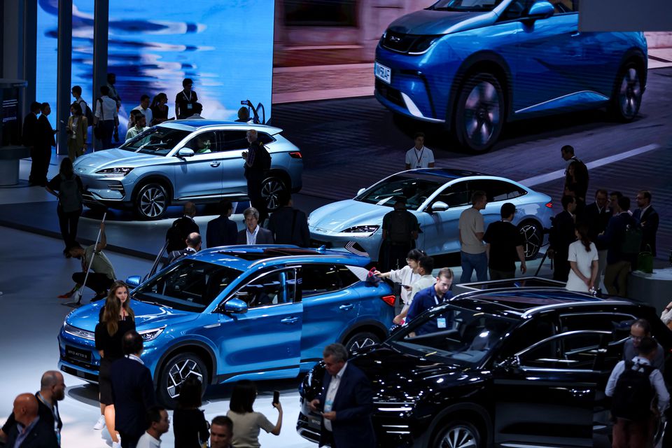Nhà sản xuất ô tô châu Âu không khỏi lo ngại trước sức mạnh xe điện Trung Quốc tại triển lãm ô tô Munich - Ảnh 1.