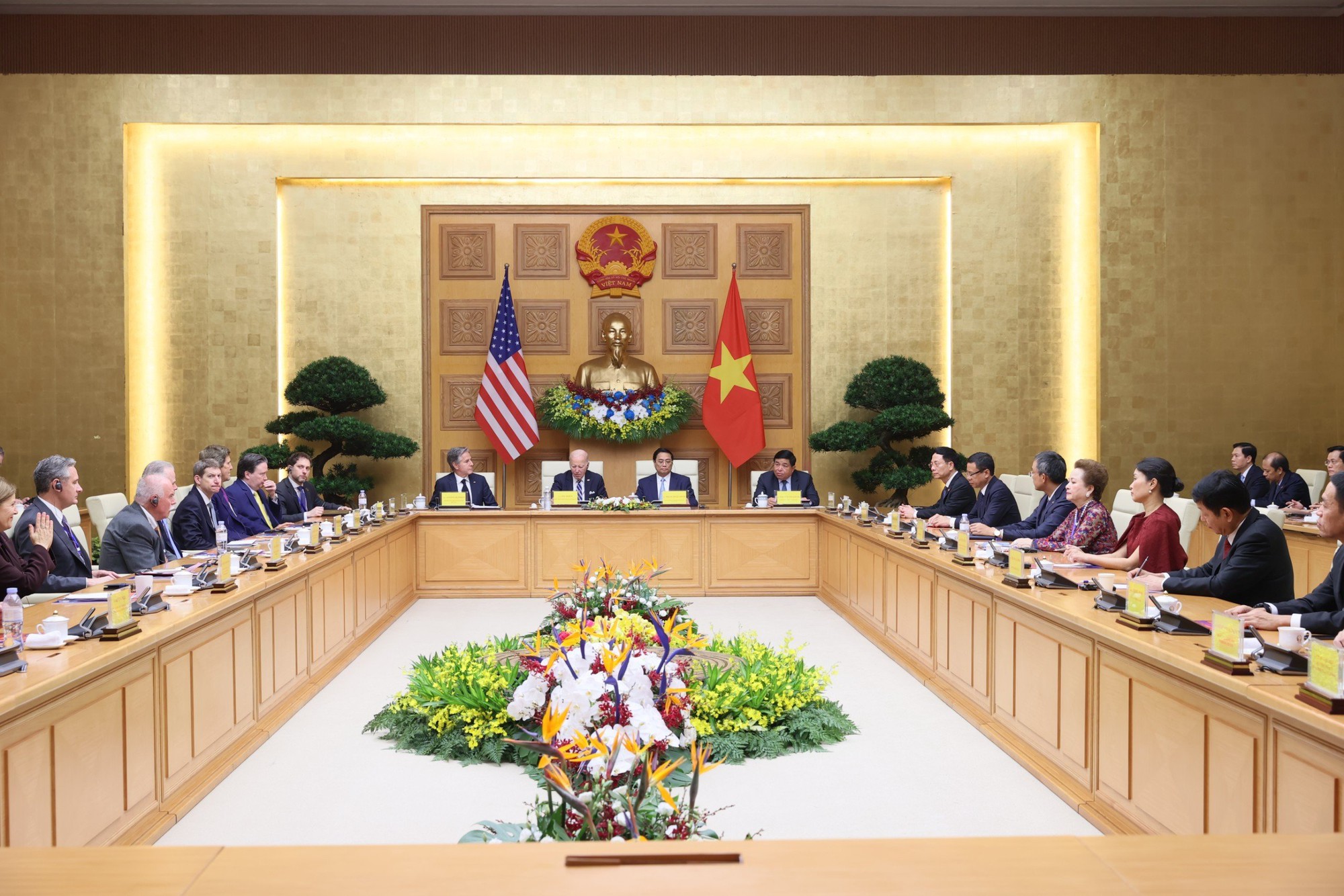 Chủ tịch FPT đề xuất phát triển ngành công nghệ bán dẫn nhân chuyến thăm Việt Nam của  Tổng thống Joe Biden  - Ảnh 1.