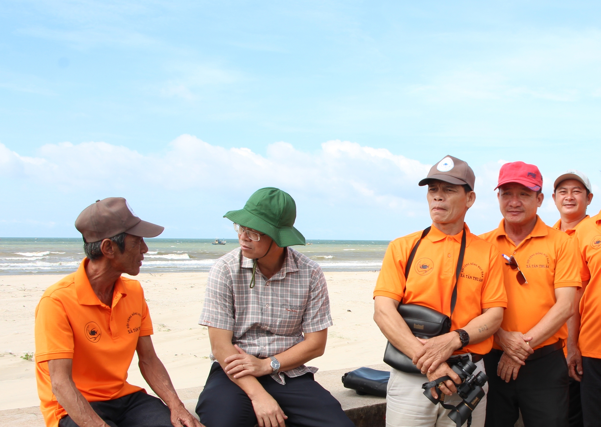 Bình Thuận nhân rộng mô hình “Ngư dân góp tiền xây ‘túp lều vàng’ giữa biển cho cá ở” sau phản ánh của Dân Việt - Ảnh 3.