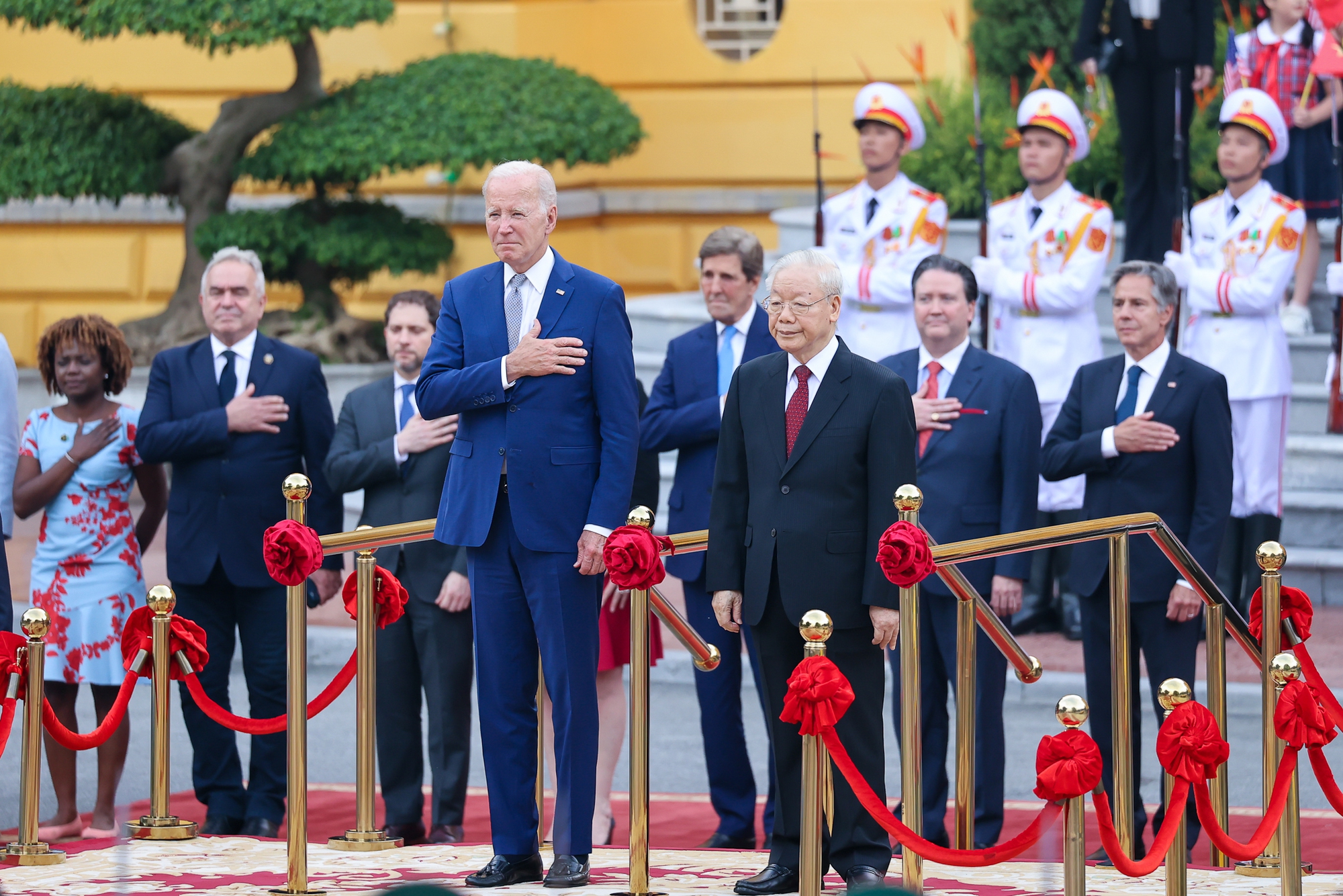 Cú &quot;bắt tay&quot; 10 tỷ USD giữa Vietnam Airlines và Boeing trong chuyến thăm Việt Nam của Tổng thống Biden - Ảnh 1.