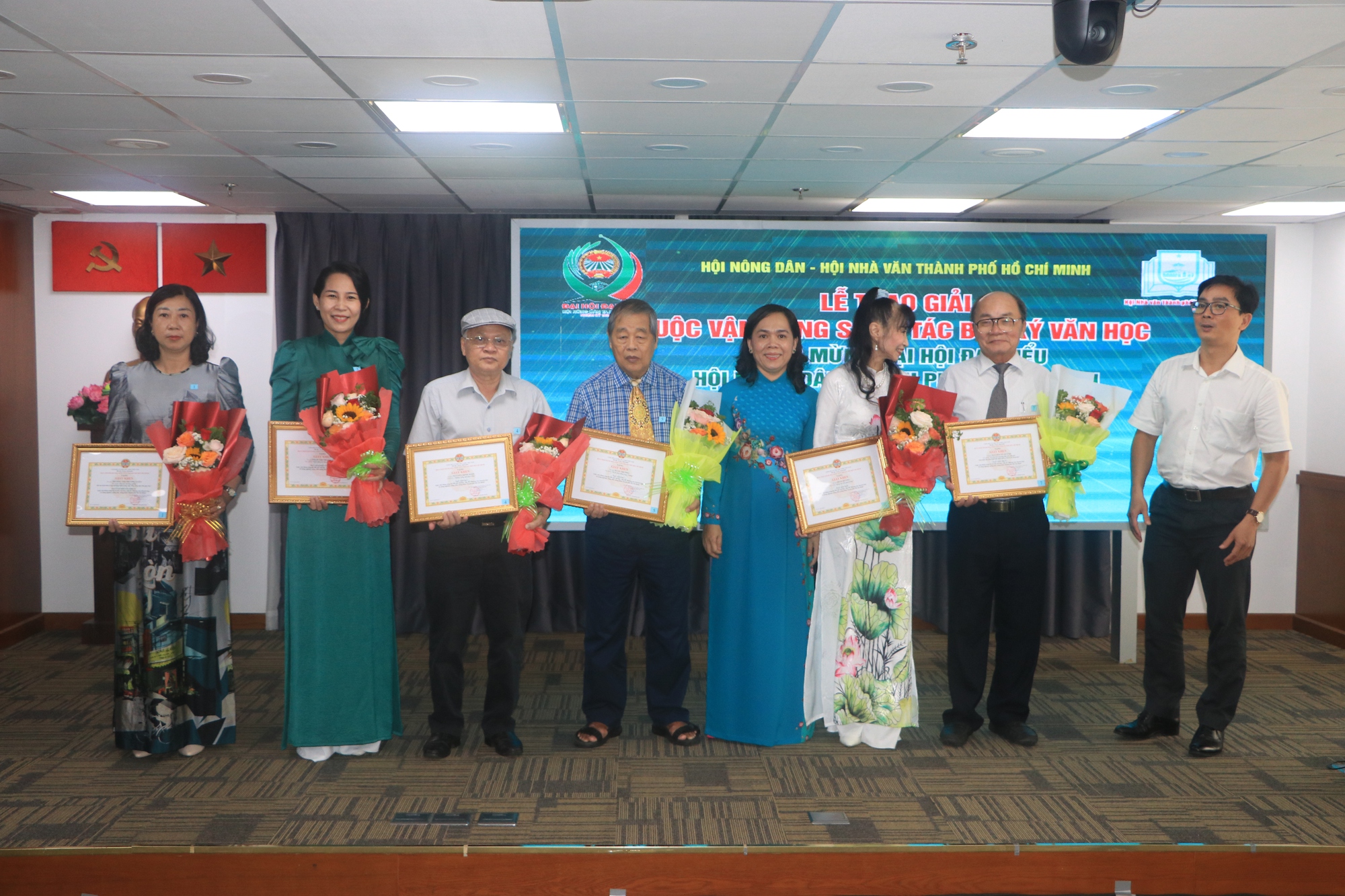 Hội Nông dân TP.HCM trao giải những ấn phẩm chào mừng Đại hội đại biểu Hội Nông dân TP.HCM lần thứ XI - Ảnh 4.