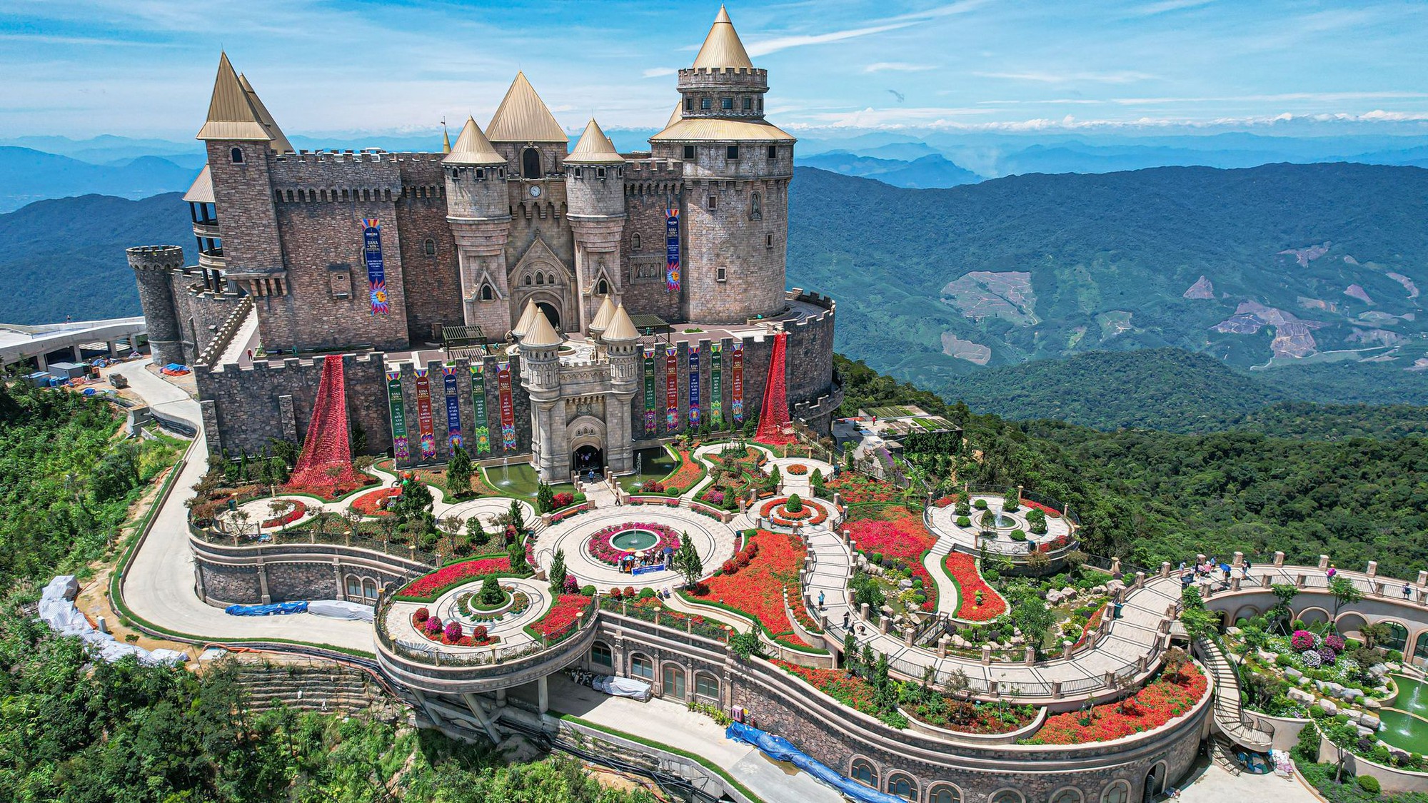 Lâu đài Mặt Trăng - Sun World Ba Na Hills