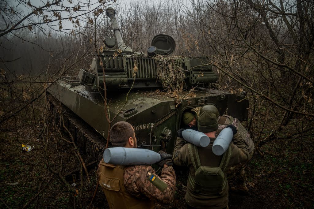 Nổ rung chuyển vùng Belgorod của Nga; Moscow không kích ồ ạt vào 6 tỉnh Ukraine - Ảnh 1.