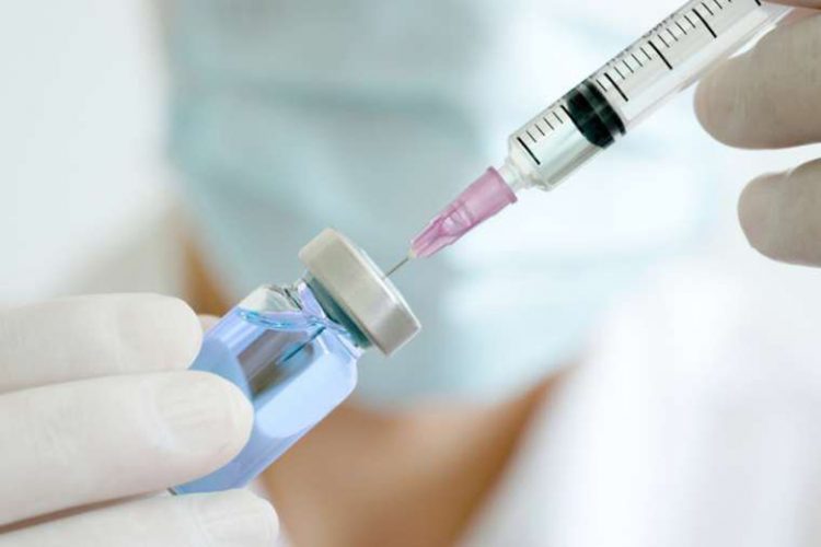 Vụ bé trai tử vong khi tiêm vaccine viêm gan B: Bộ Y tế yêu cầu rà soát toàn bộ quy trình tiêm chủng  - Ảnh 1.