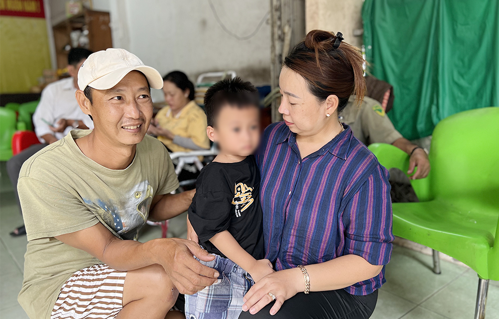 Công an An Giang: Truy bắt nhanh đối tượng ném cháu bé từ cầu Tôn Đức Tháng xuống sông   - Ảnh 2.