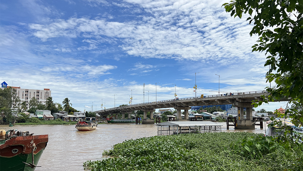 Công an An Giang: Truy bắt nhanh đối tượng ném cháu bé từ cầu Tôn Đức Tháng xuống sông   - Ảnh 4.