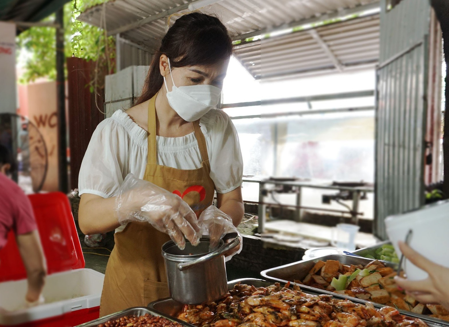 “Dù gặp không ít “tai tiếng” nhưng từ thiện đã cho tôi sức mạnh để cố gắng” - Ảnh 2.