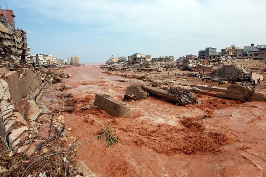 Cảnh lũ lụt thảm khốc ngoài sức tưởng tượng ở Libya - Ảnh 10.