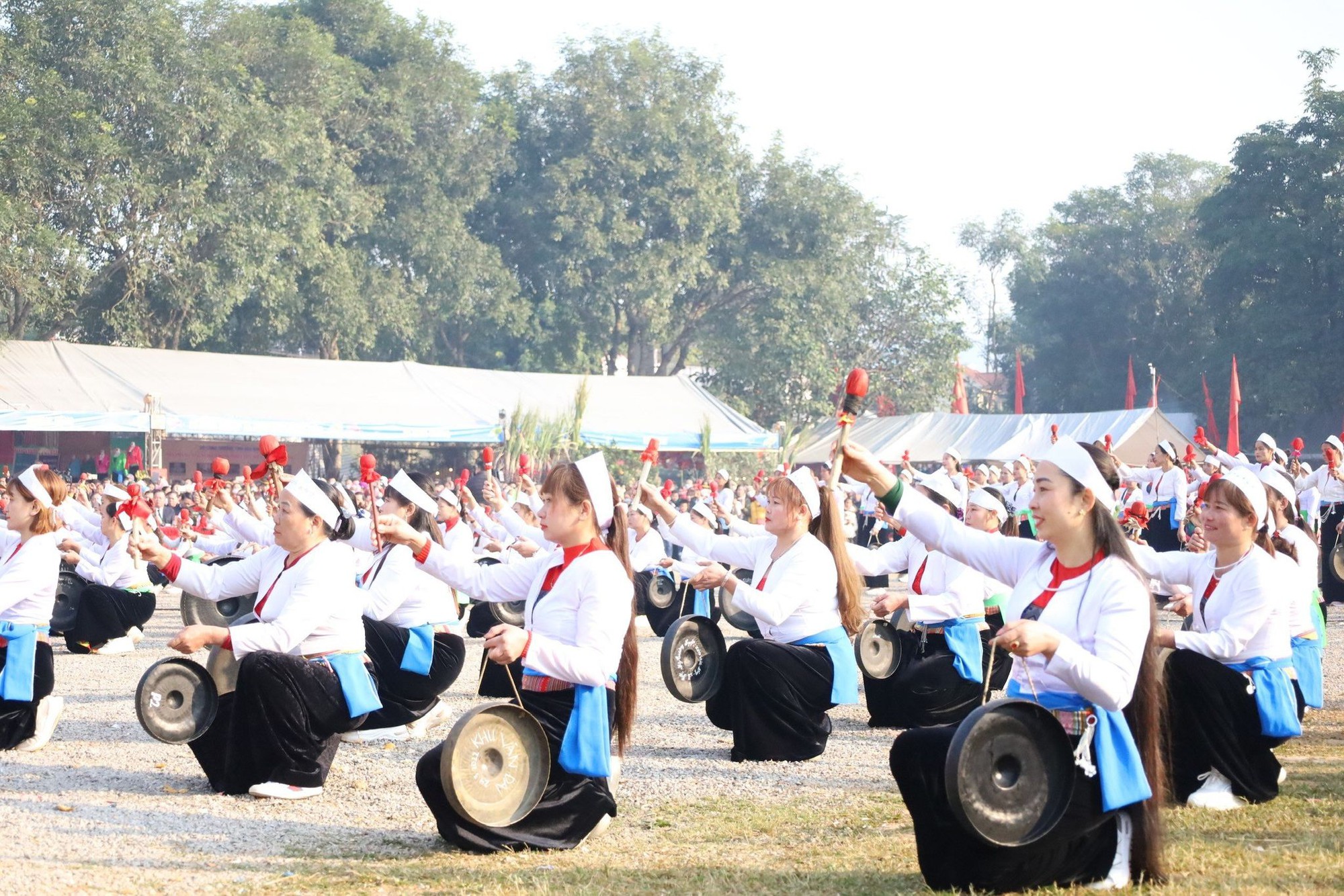 Chung tay giữ tiếng chiêng Mường vang mãi - Ảnh 2.