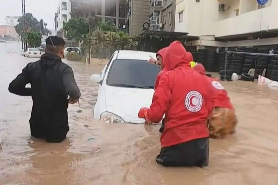 Cảnh lũ lụt thảm khốc ngoài sức tưởng tượng ở Libya - Ảnh 4.