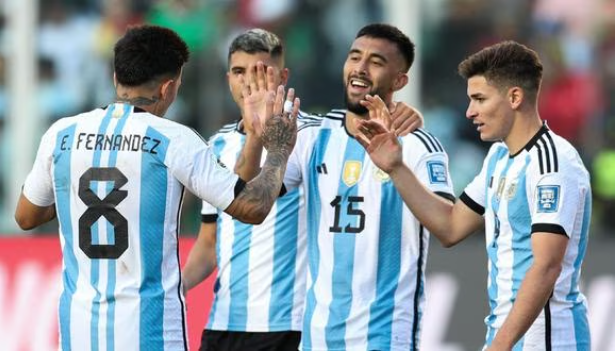 Vì sao Messi thậm chí không ngồi ghế dự bị trận Argentina thắng Bolivia? - Ảnh 1.